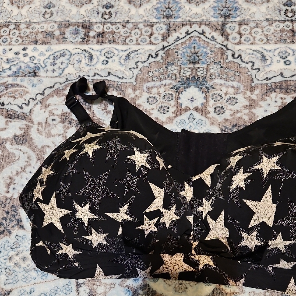 Wireless Black Bra with Metallic Star Print - Picture 2 of 9